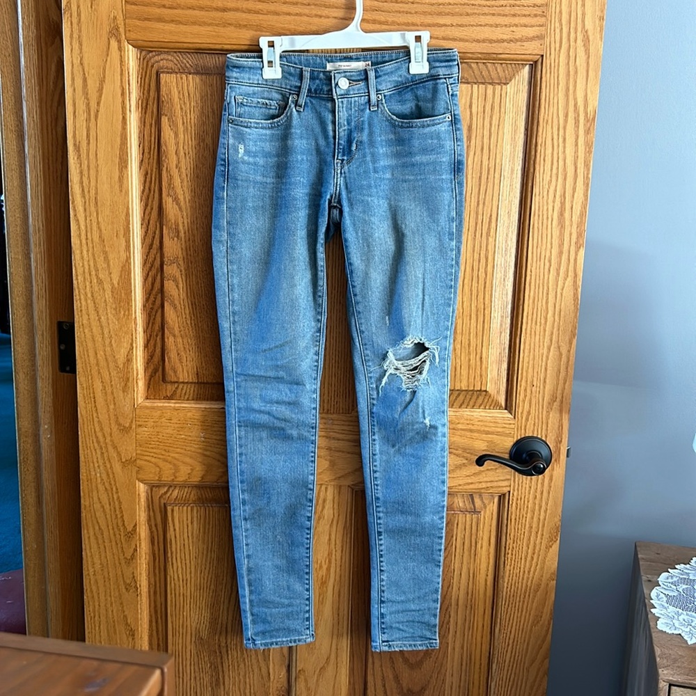 Levi’s 711 Distressed Skinny Jeans